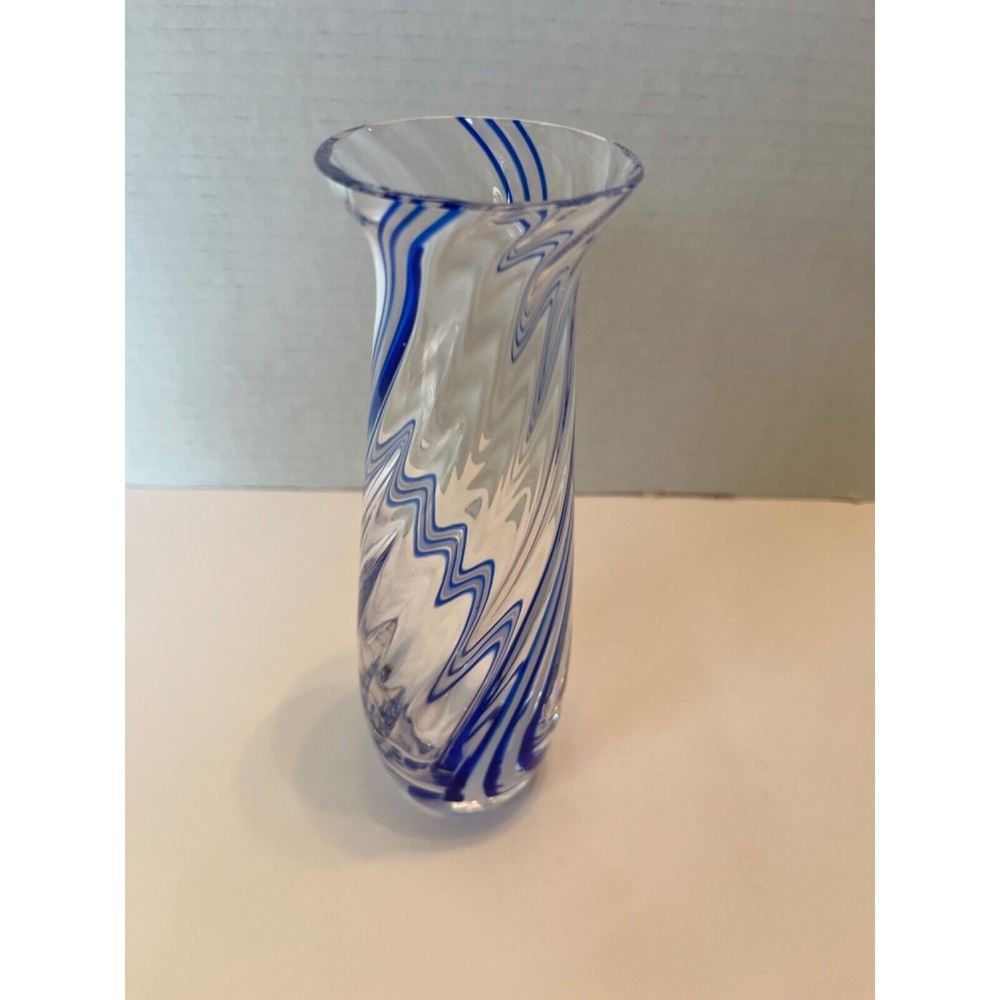 Vtg Art‎ glass  With Swirl Of Cobalt Blue Thru Vase.